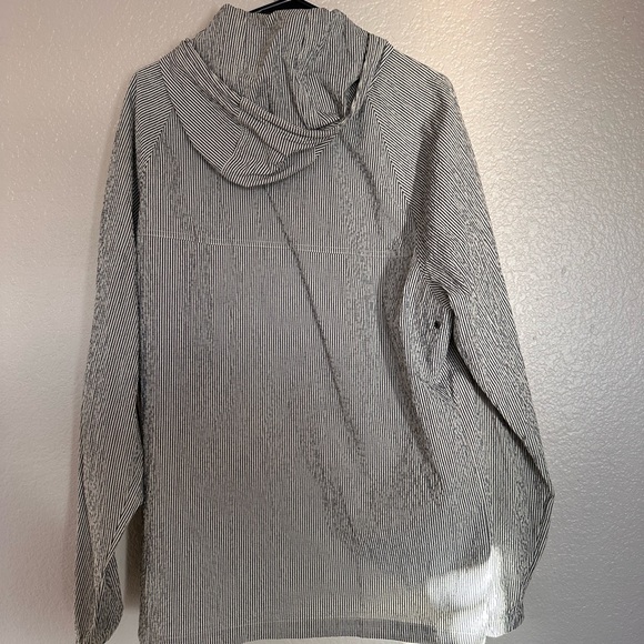 Abercrombie Fitch Dark Blue & White Hooded Windbreaker Pinstripe. Men’s size L - Picture 2 of 4